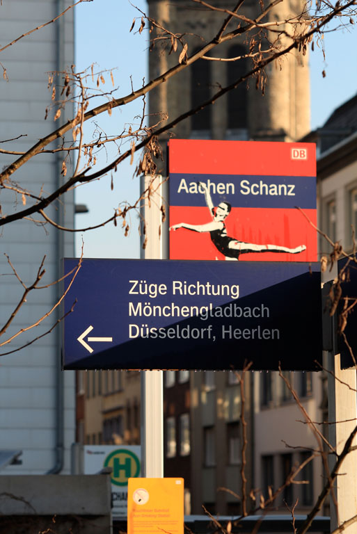 Direkte Anbindung in Richtung Mönchengladbach, Düsseldorf, Heerlen (NL), Köln etc. nur 8 Fahrminuten vom CHIO entfernt...